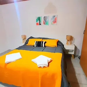 Casa Ideal Turistas En Mendoza, Ubicacion Perfecta, Patio Con Parrilla Y Parking Privado Gratis A 100 Mts Сasa de vacaciones