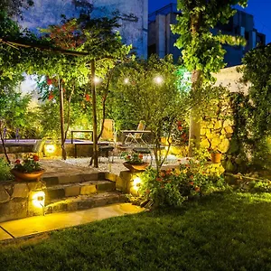 De Rosas Hotel
